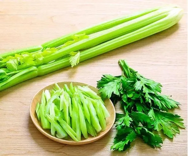 梦见欧芹 西芹