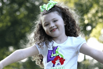 儿童英文名字女孩欢快