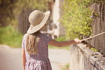 儿童英文名字女孩欢快